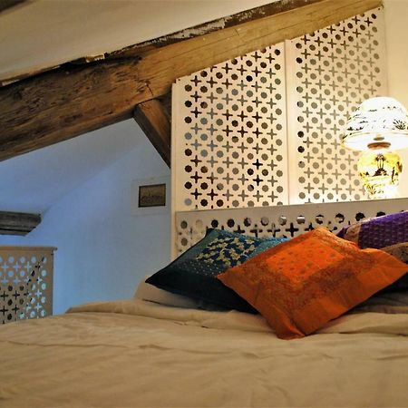 Bed and Breakfast Les Routes Du Monde à Saint-Geniès-de-Comolas Extérieur photo