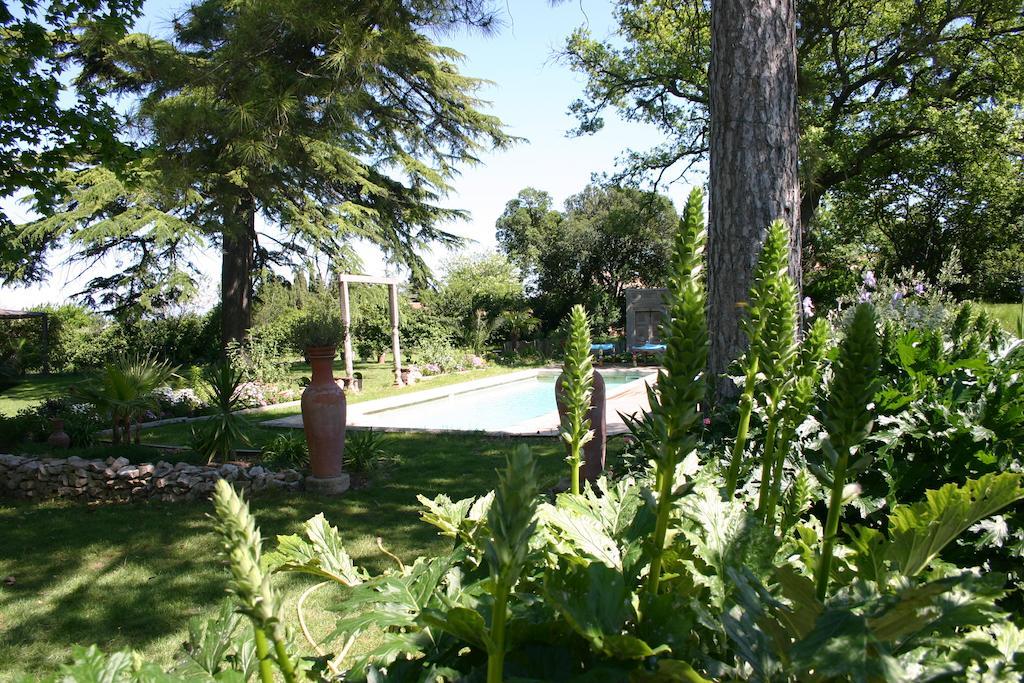 Bed and Breakfast Les Routes Du Monde à Saint-Geniès-de-Comolas Extérieur photo