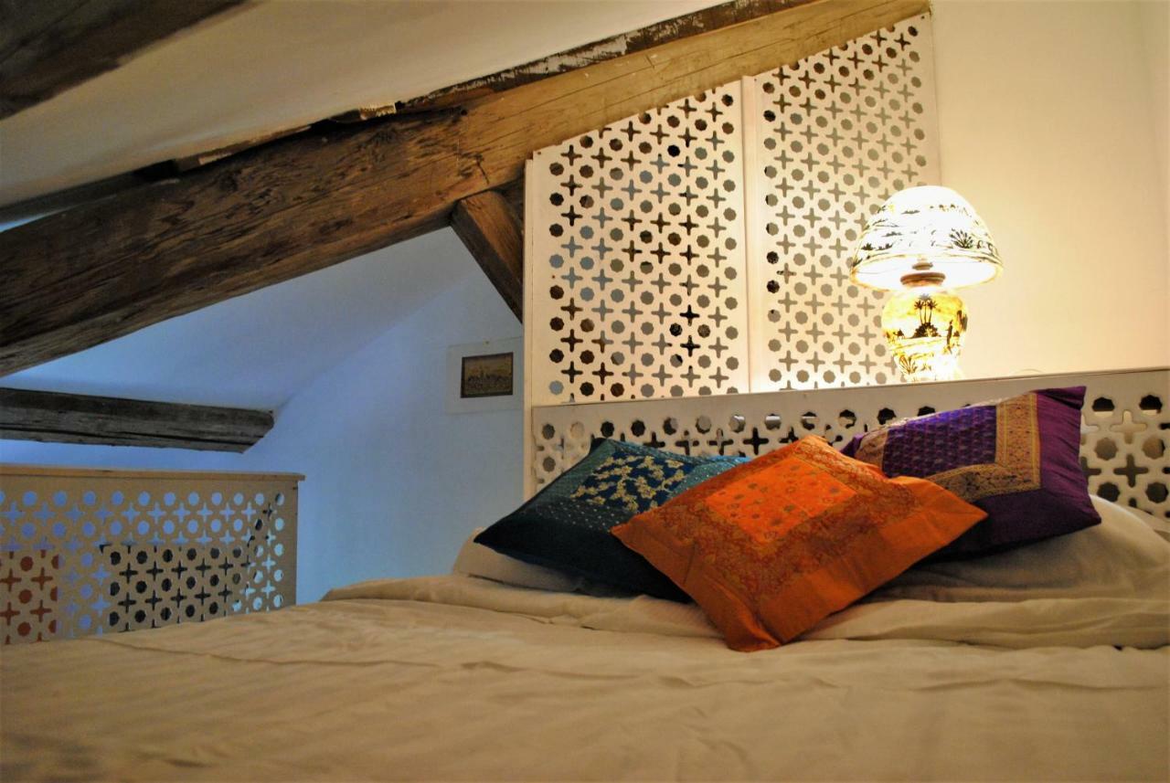 Bed and Breakfast Les Routes Du Monde à Saint-Geniès-de-Comolas Extérieur photo