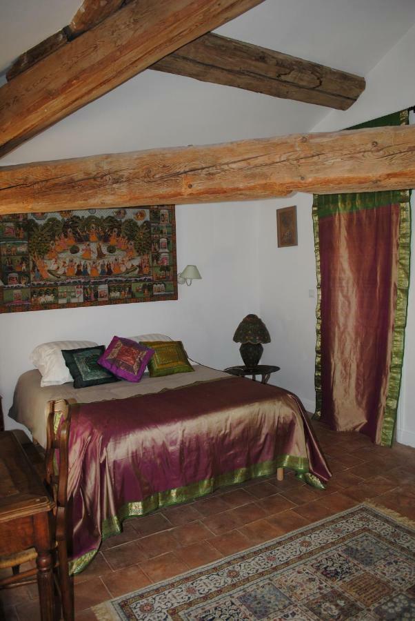 Bed and Breakfast Les Routes Du Monde à Saint-Geniès-de-Comolas Extérieur photo