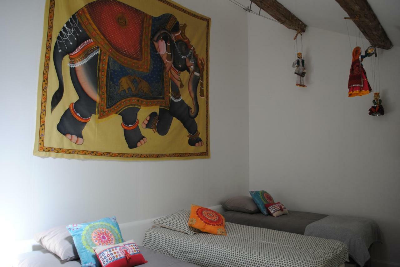 Bed and Breakfast Les Routes Du Monde à Saint-Geniès-de-Comolas Extérieur photo