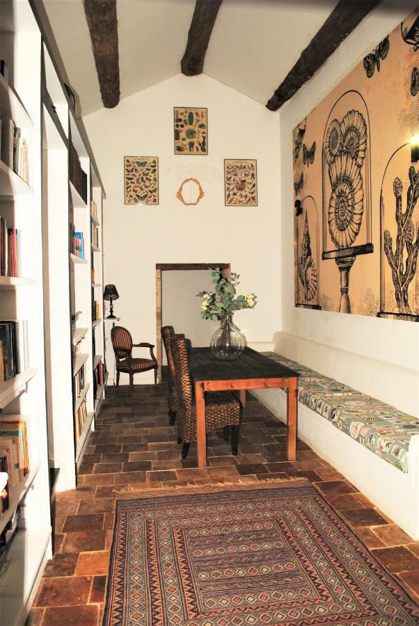 Bed and Breakfast Les Routes Du Monde à Saint-Geniès-de-Comolas Extérieur photo