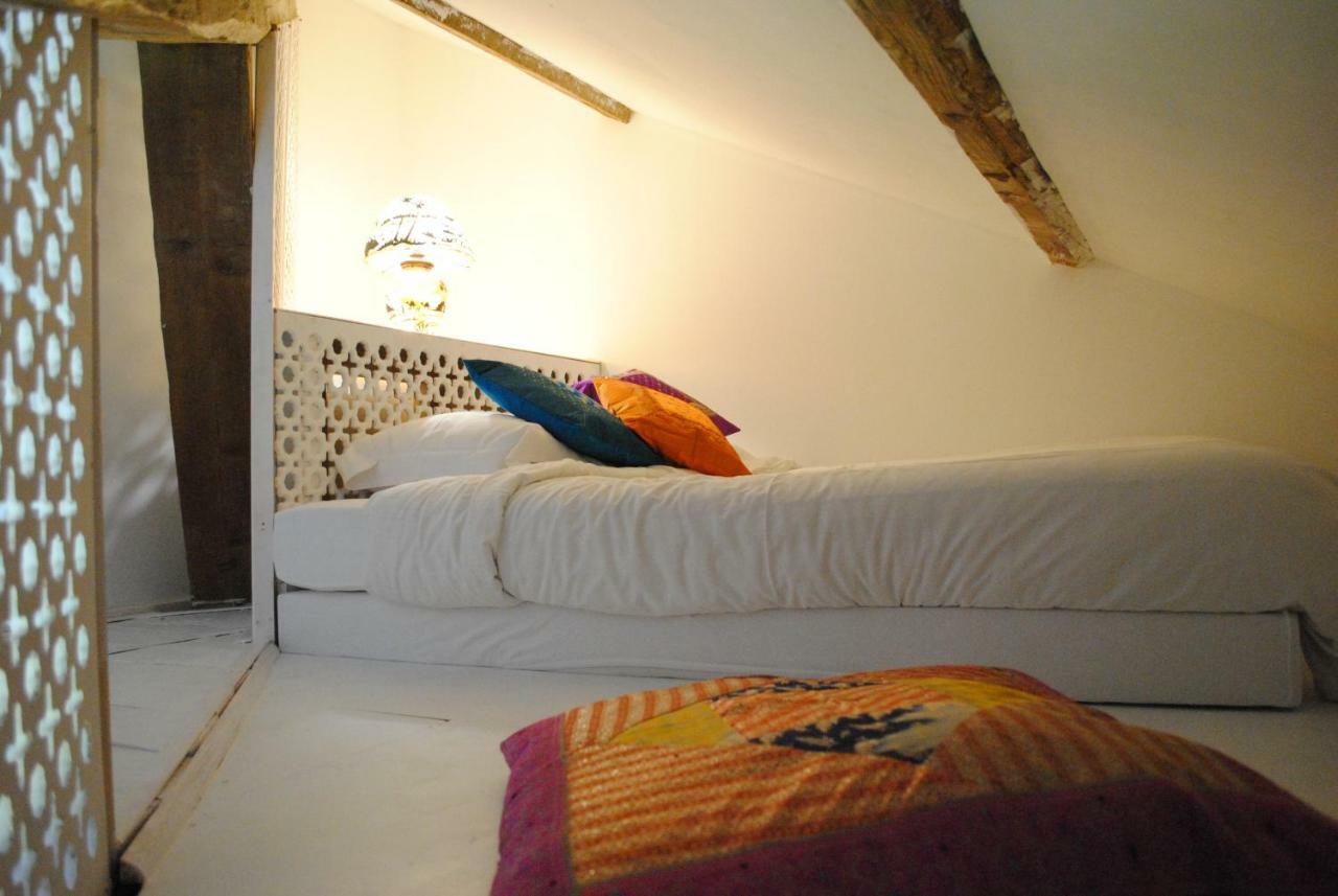 Bed and Breakfast Les Routes Du Monde à Saint-Geniès-de-Comolas Extérieur photo