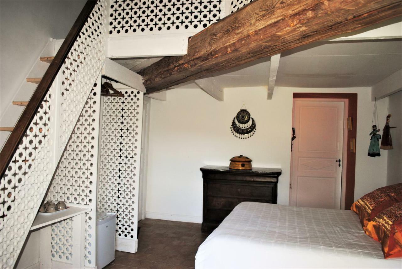 Bed and Breakfast Les Routes Du Monde à Saint-Geniès-de-Comolas Extérieur photo