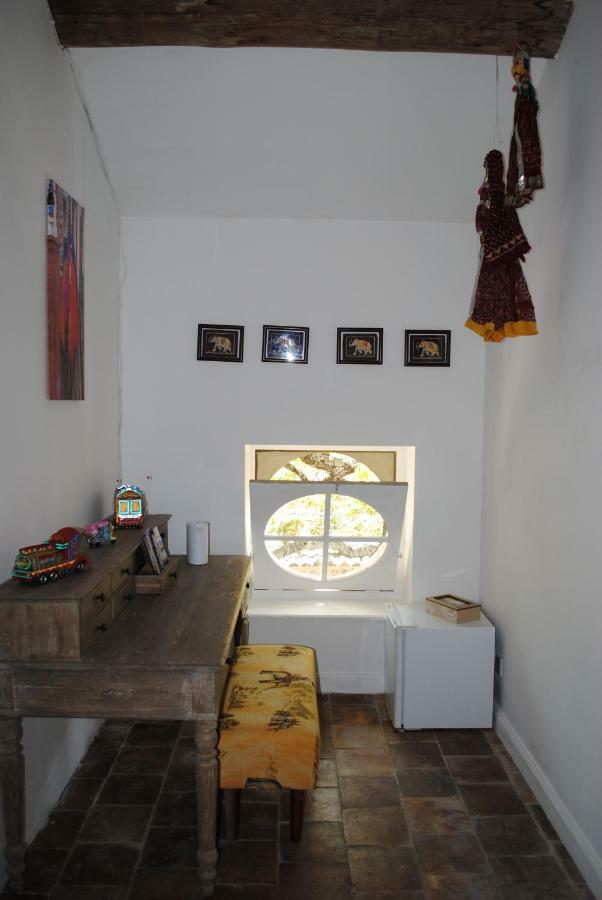 Bed and Breakfast Les Routes Du Monde à Saint-Geniès-de-Comolas Extérieur photo